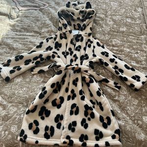 Gap toddler size 4 yrs, leopard print bath robe